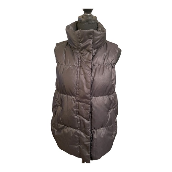 Gap Black Down Insulated Puffer Vest - Picture 1 of 10